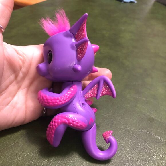 2017 Interactive Fingerling Baby Dragon, Purple w/Pink Glitter, eyes move & Coos - Picture 2 of 8